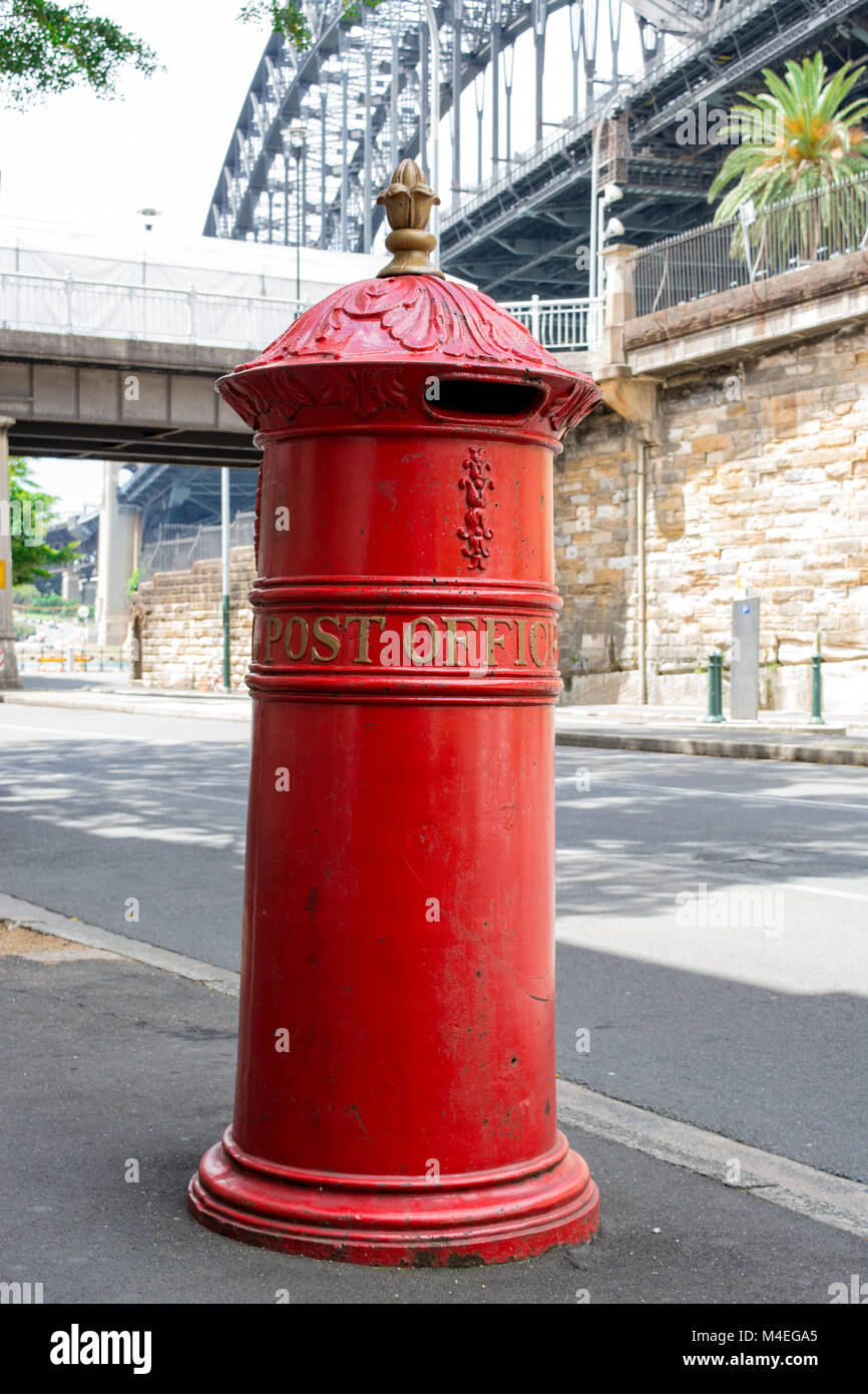 Roten Briefkasten in den Straßen von Sydney Stockfoto