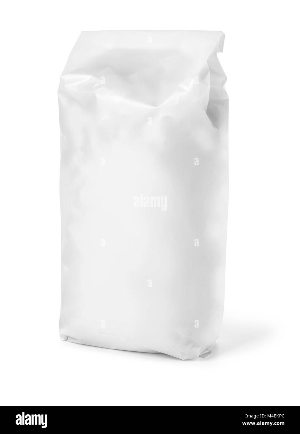 Leere Papiertüte Paket Mehl auf Weiß mit Freistellungspfad isoliert Stockfoto