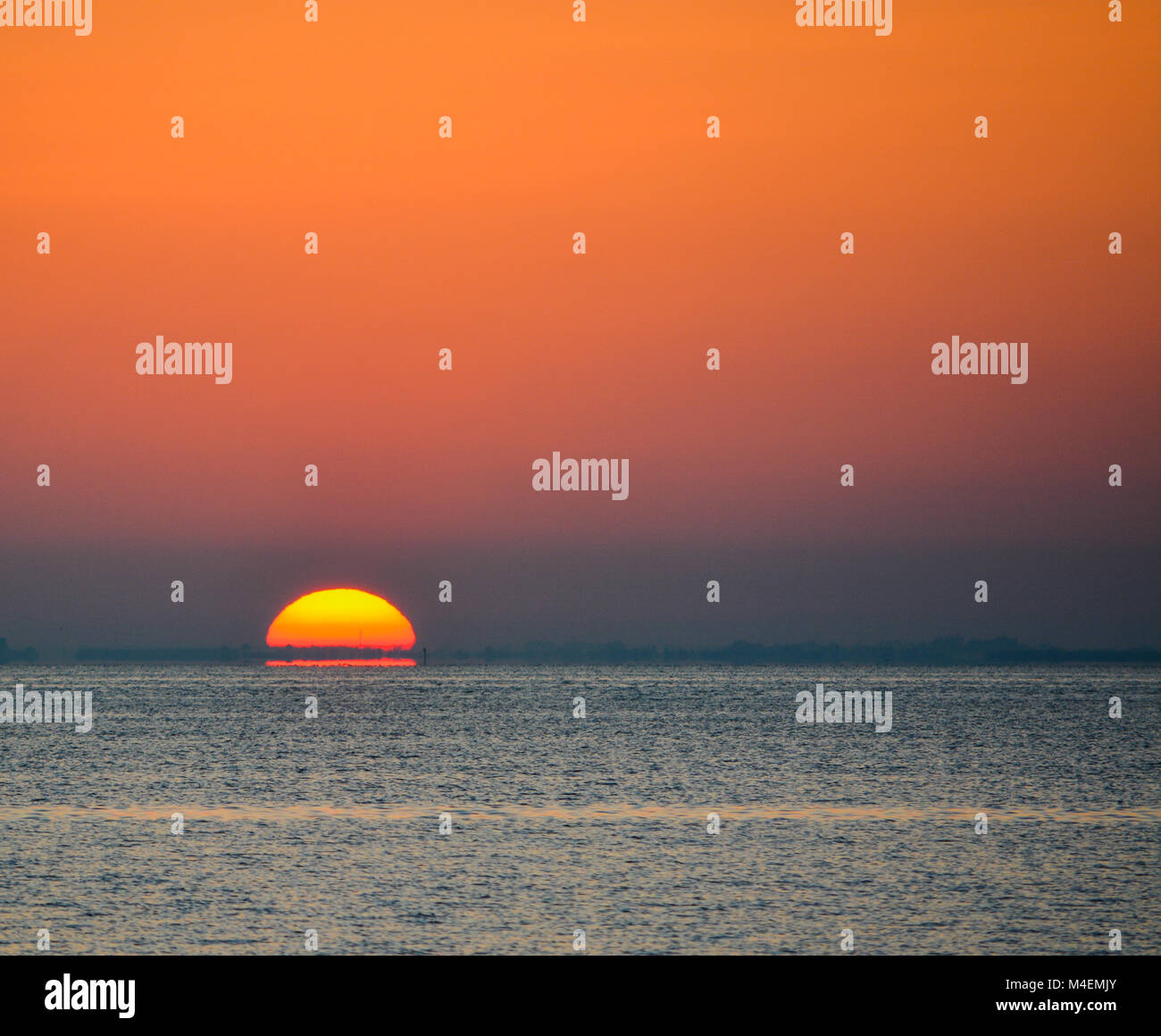 Wunderschönen Sonnenaufgang über Tampa Bay in Florida. Stockfoto