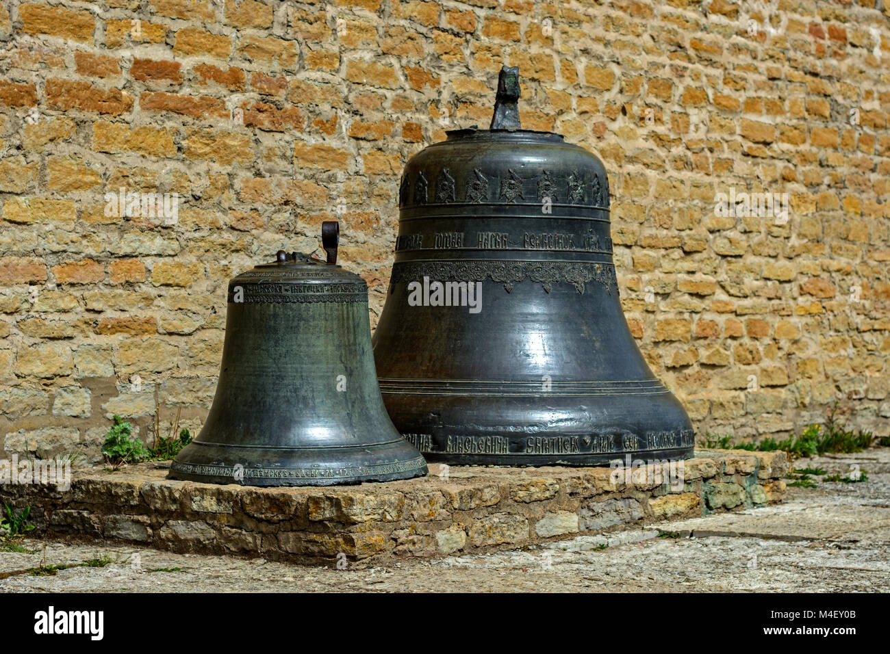 Zwei alte Glocken. Stockfoto