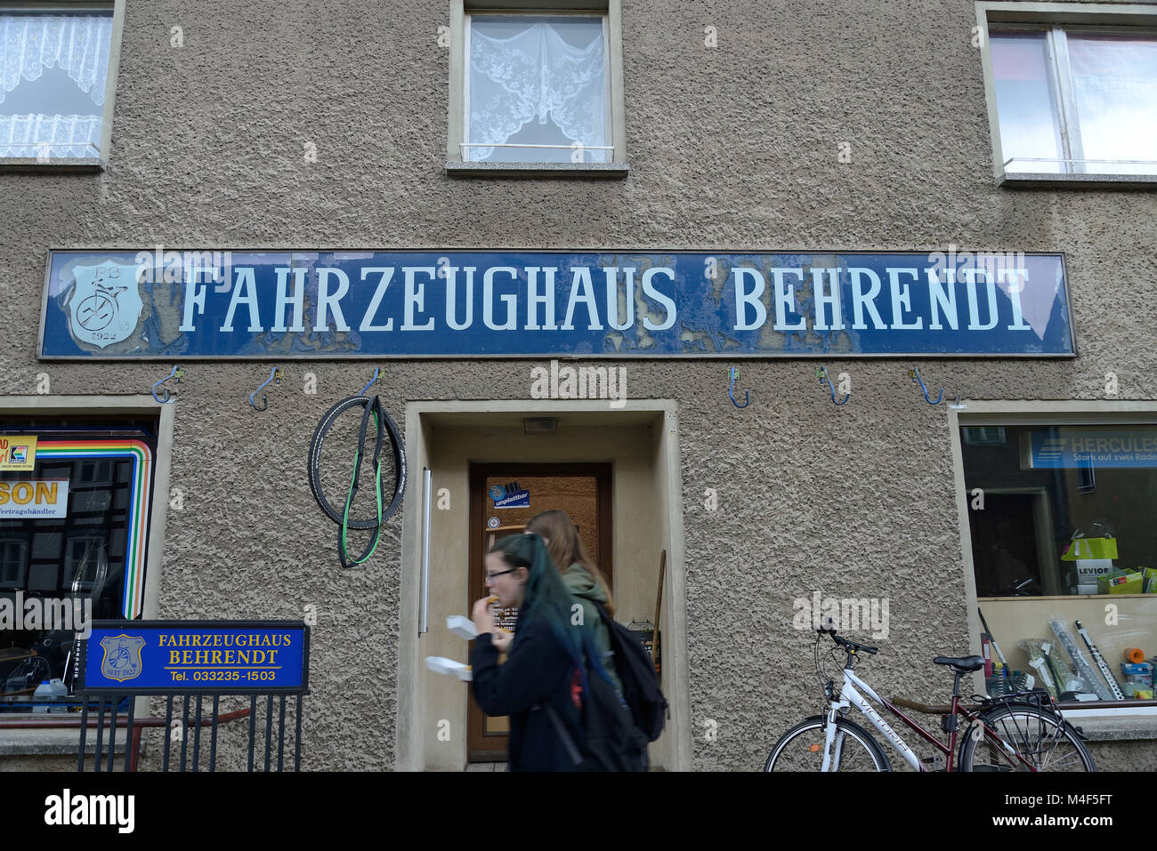 Kyritz Ort im Landkreis Ostprignitz-Ruppin, grauen Fassade in der Altstadt: Deutschland, KYRITZ, Brandenburg (c) J. A. Fischer-Gross Wittfeitzen 8 - 29. Stockfoto