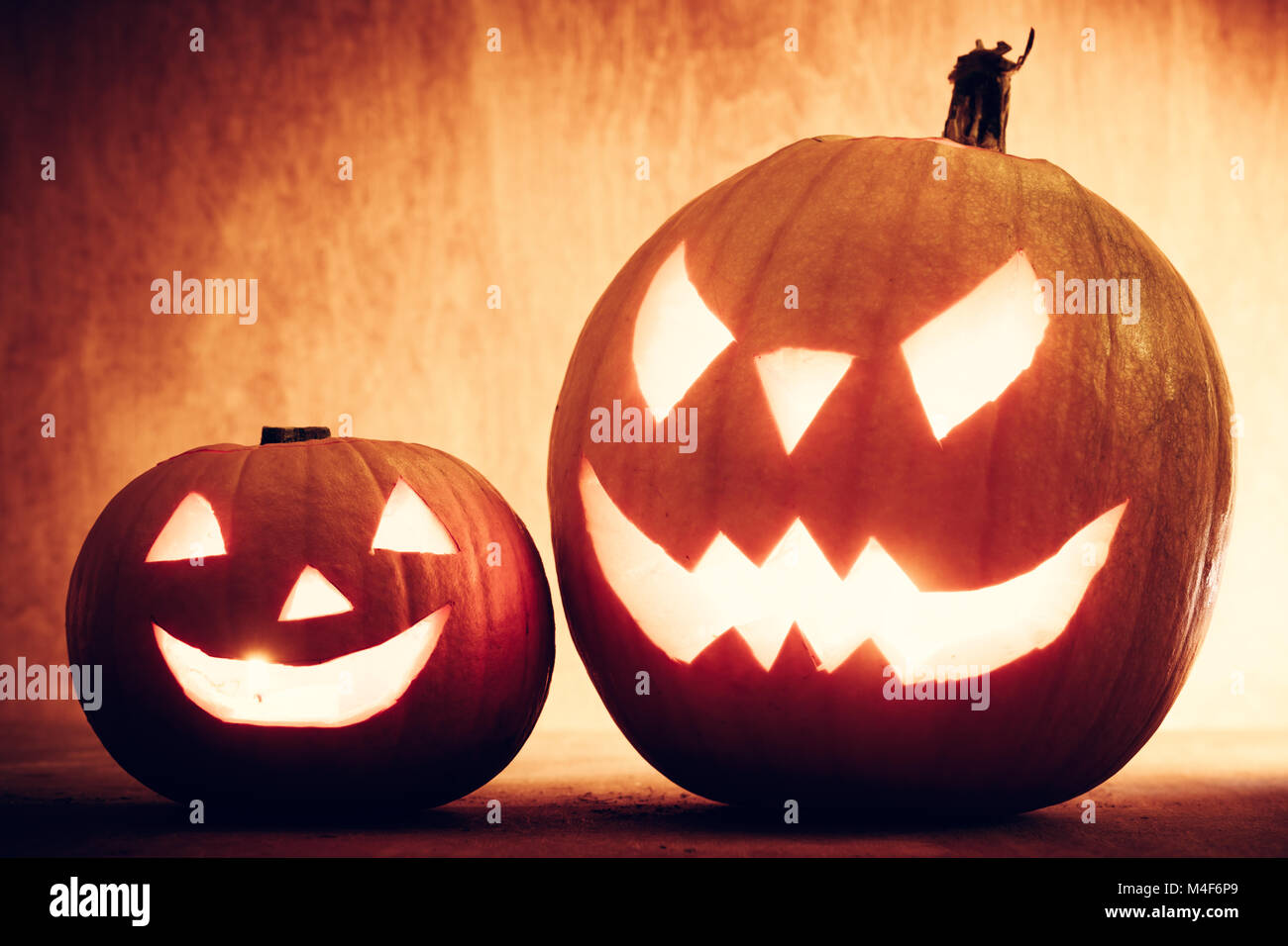 Halloween Kürbisse leuchten, Jack-o-Lantern Stockfoto