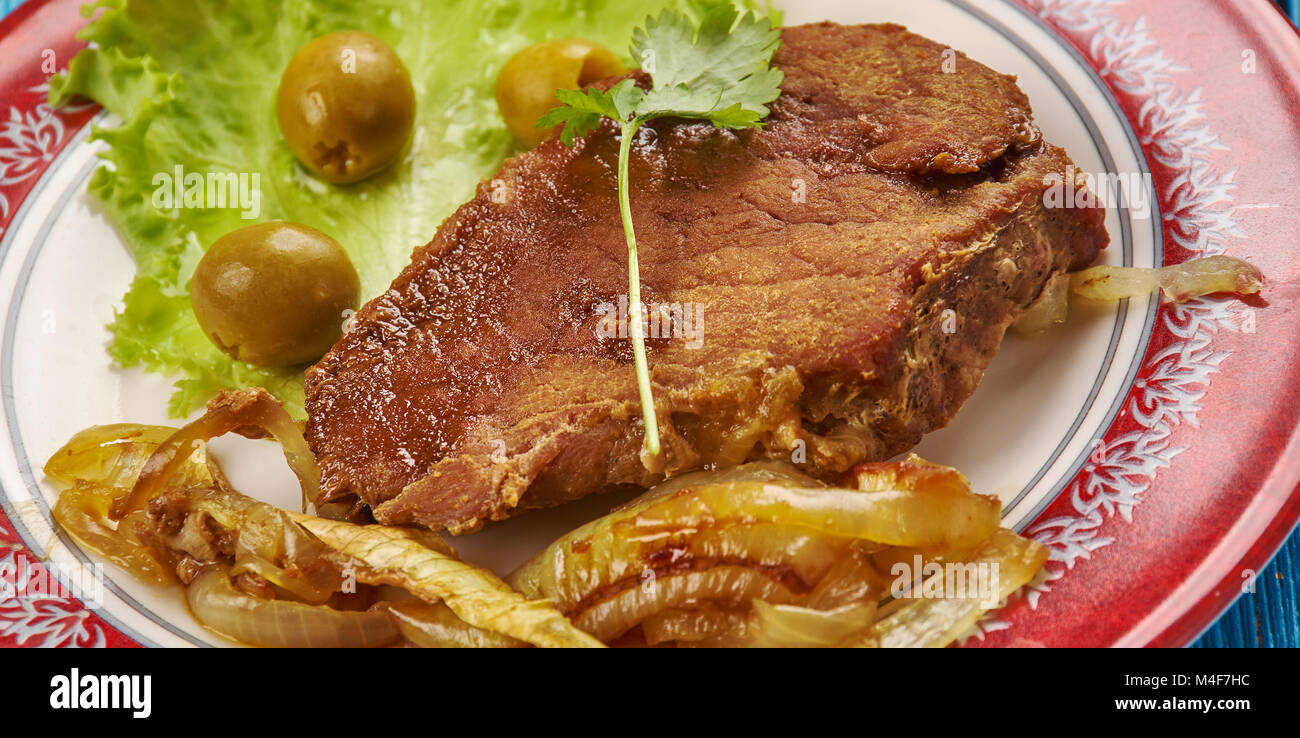 Oxford John Steaks mit Kapern Sauce, in der Nähe von YP Stockfoto