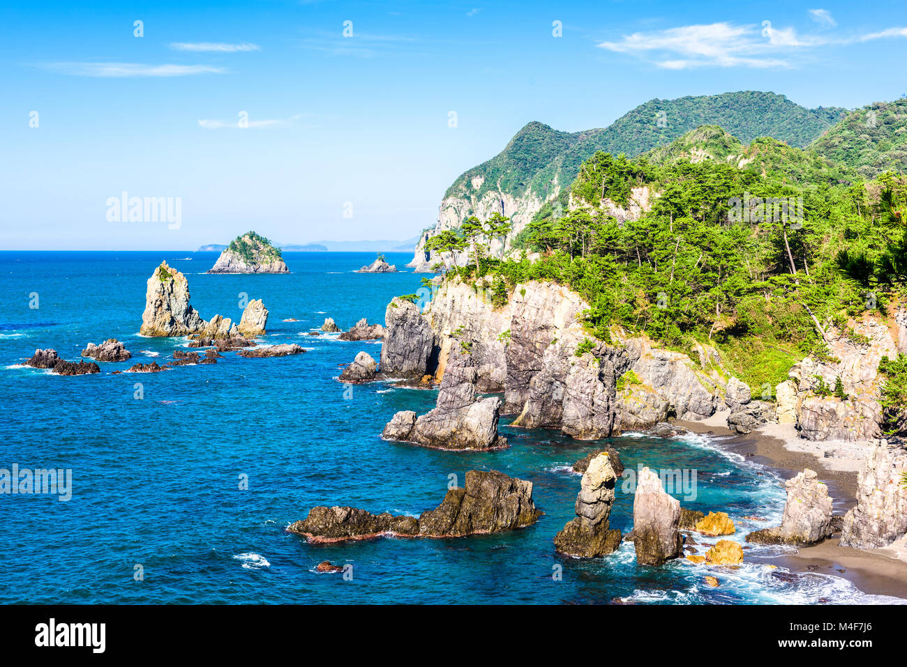 Omijima Insel, Yamaguchi, Japan felsigen Küste auf dem Meer von Japan. Stockfoto