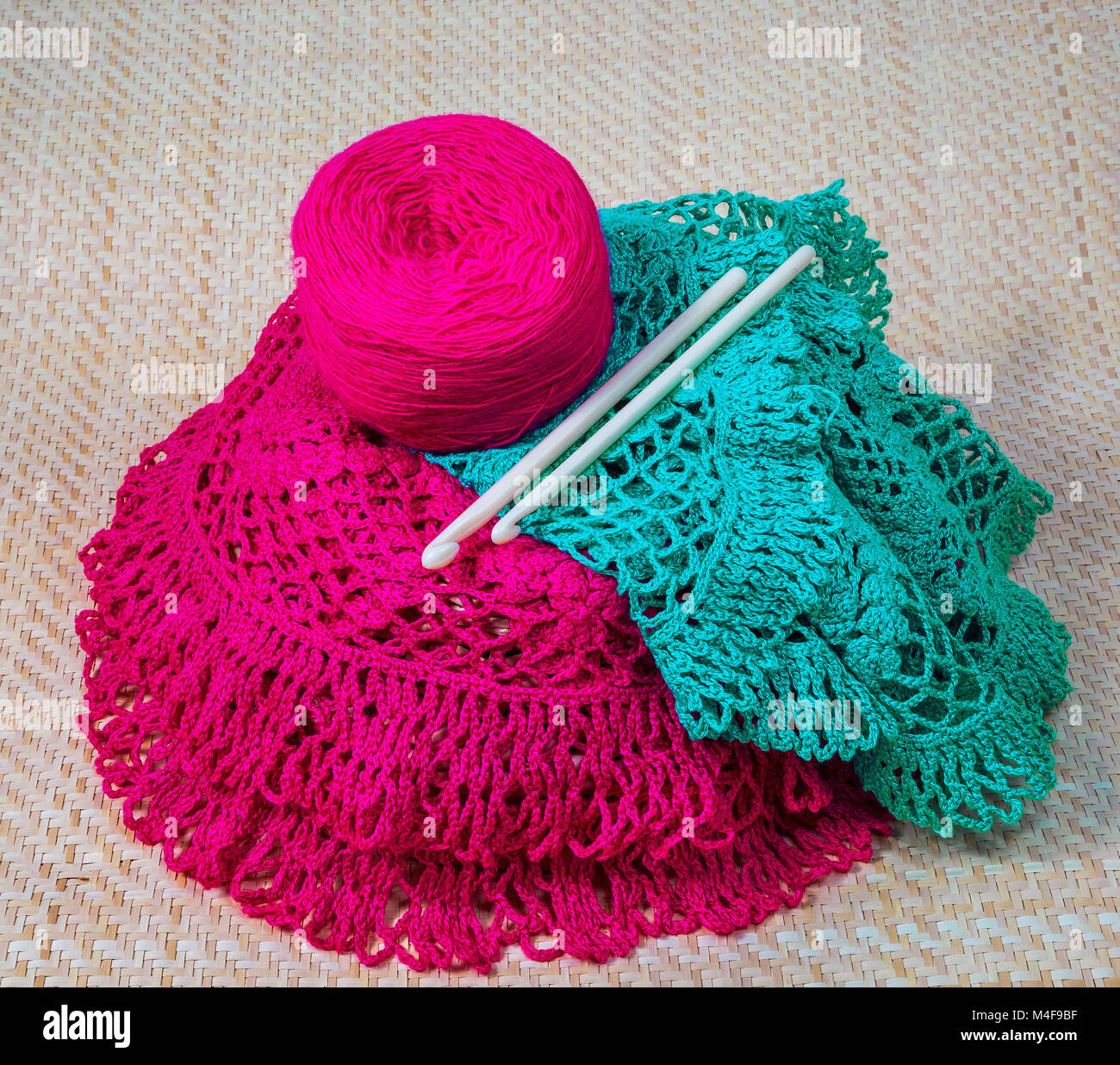 Garn für Stricknadeln Stockfoto