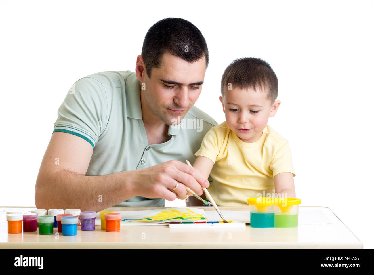 Junge lächelnde Vater mit Sohn Stockfoto