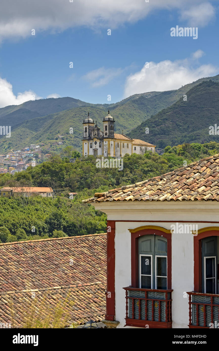 Ouro Preto Kirche und Häuser Fassaden Stockfoto