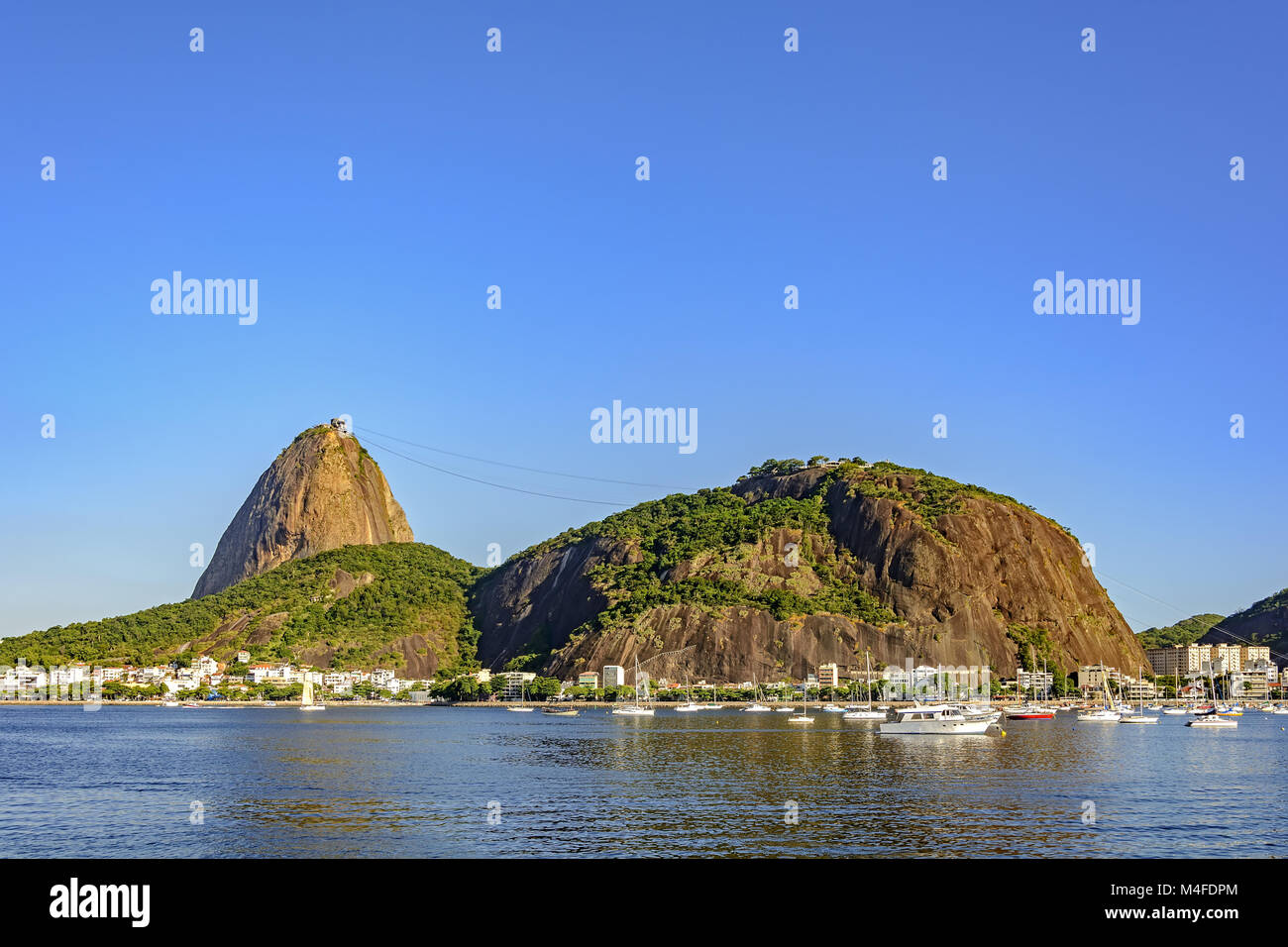 Zuckerhut Hill und Guanabara Bay Stockfoto