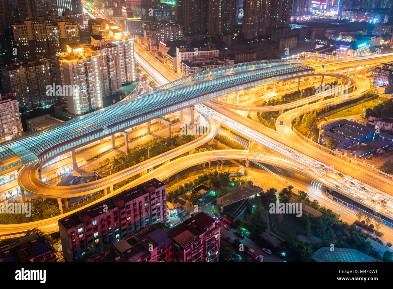 Stadt Interchange bei Nacht Stockfoto