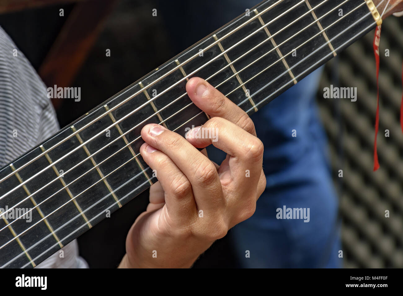 7 saitige Gitarre Stockfoto