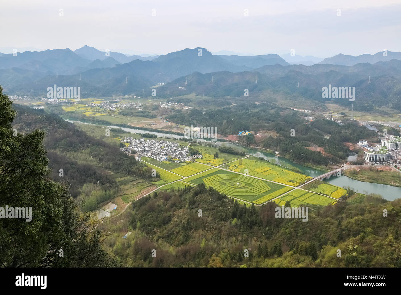Qiyun Berglandschaft im Frühjahr Stockfoto