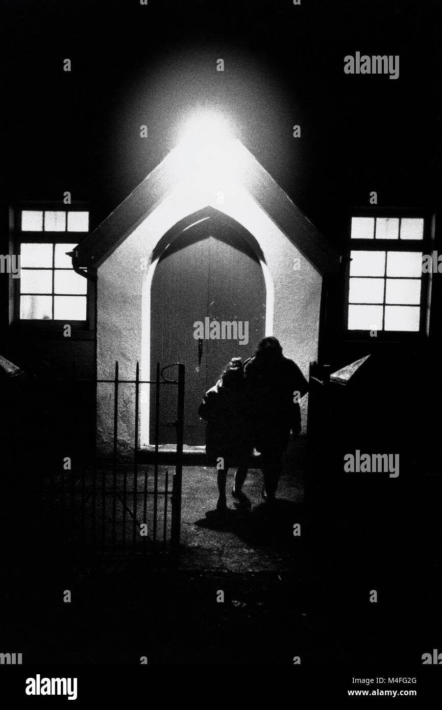 Die Besucher kleine Eisteddfod in Village Hall an Abergorlech Dyfed Wales UK Stockfoto