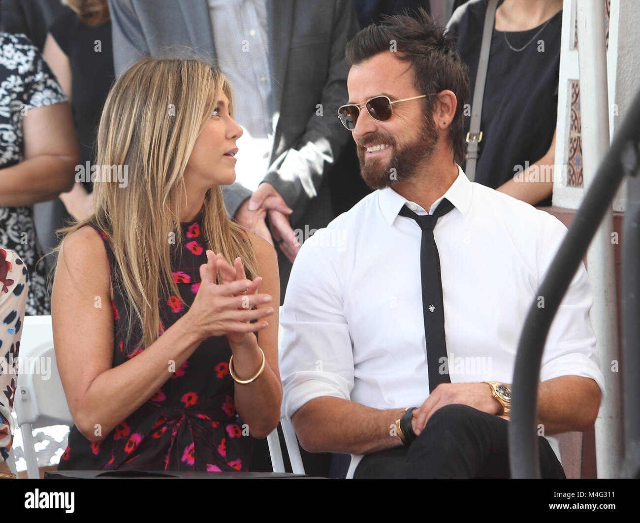 Foto *** *** *** Justin und Jennifer nennen es nach zweieinhalb Jahren Ehe *** LOS ANGELES, Ca - 26. Juli: Jennifer Aniston und Justin Theroux an der Zeremonie zu Ehren Jason Bateman mit den 2.616 th Stern auf dem Hollywood Walk of Fame in Los Angeles, Kalifornien am 26. Juli 2017 beendet. Credit: Faye Sadou/MediaPunch Stockfoto