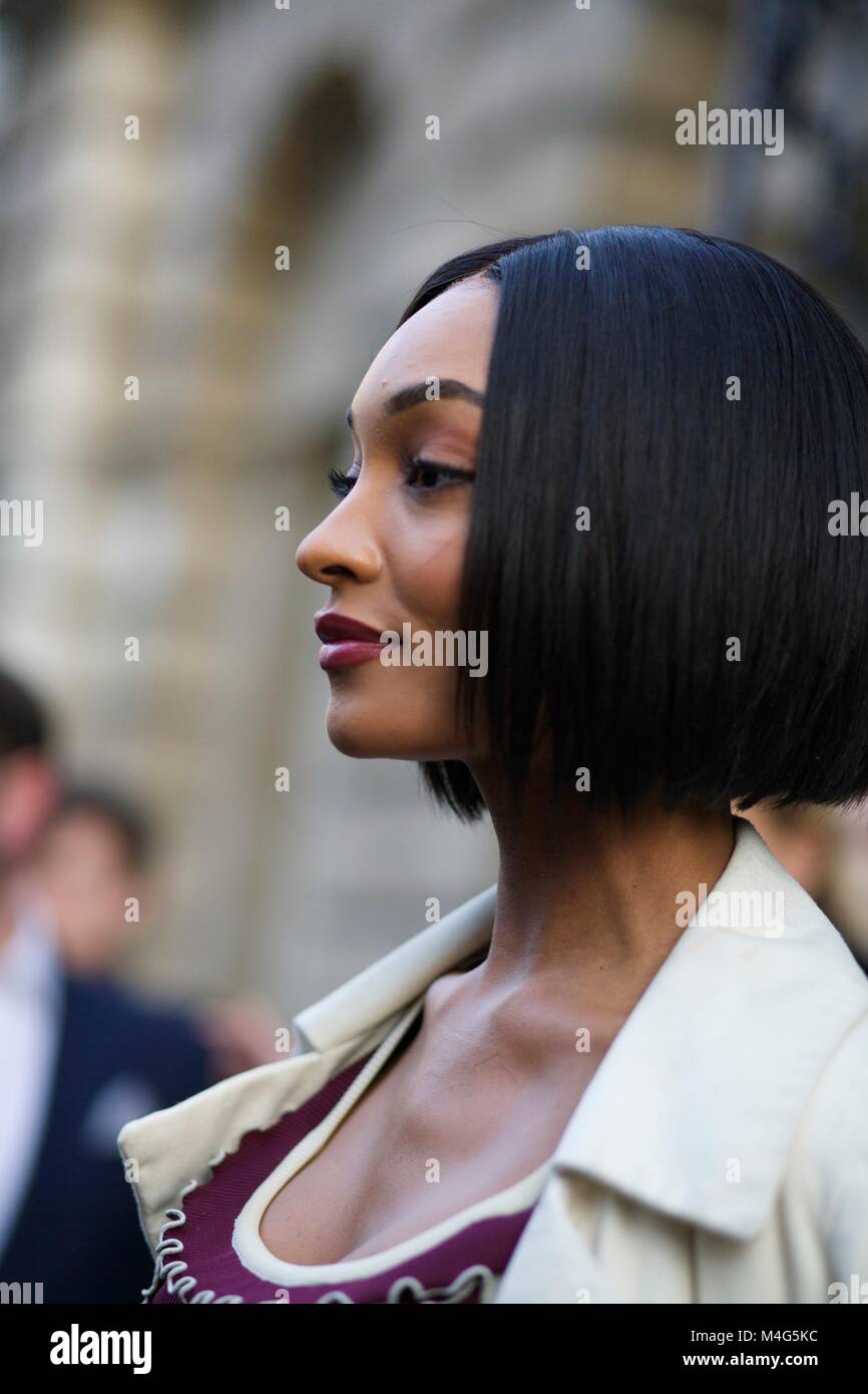 London, Großbritannien. 16 Feb, 2018. Jourdan Dunn, Edward Enninful und Vanessa Kingori besuchen die Mulberry Herbst-Winter 2018 Modenschau während des ersten Tages der London Fashion: Londo Februar 2018 Credit: sherion mullings/Alamy leben Nachrichten Stockfoto