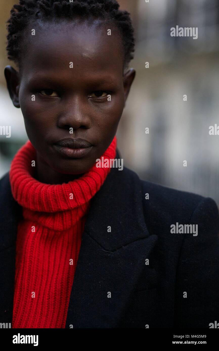 London, Großbritannien. 16 Feb, 2018. Kombination von Einflussnehmern, Modelle nehmen an der ersten Tag der London Fashion Week 2018 Autumn-Summers Sammlungen: London Feb 2018 Credit: sherion mullings/Alamy leben Nachrichten Stockfoto