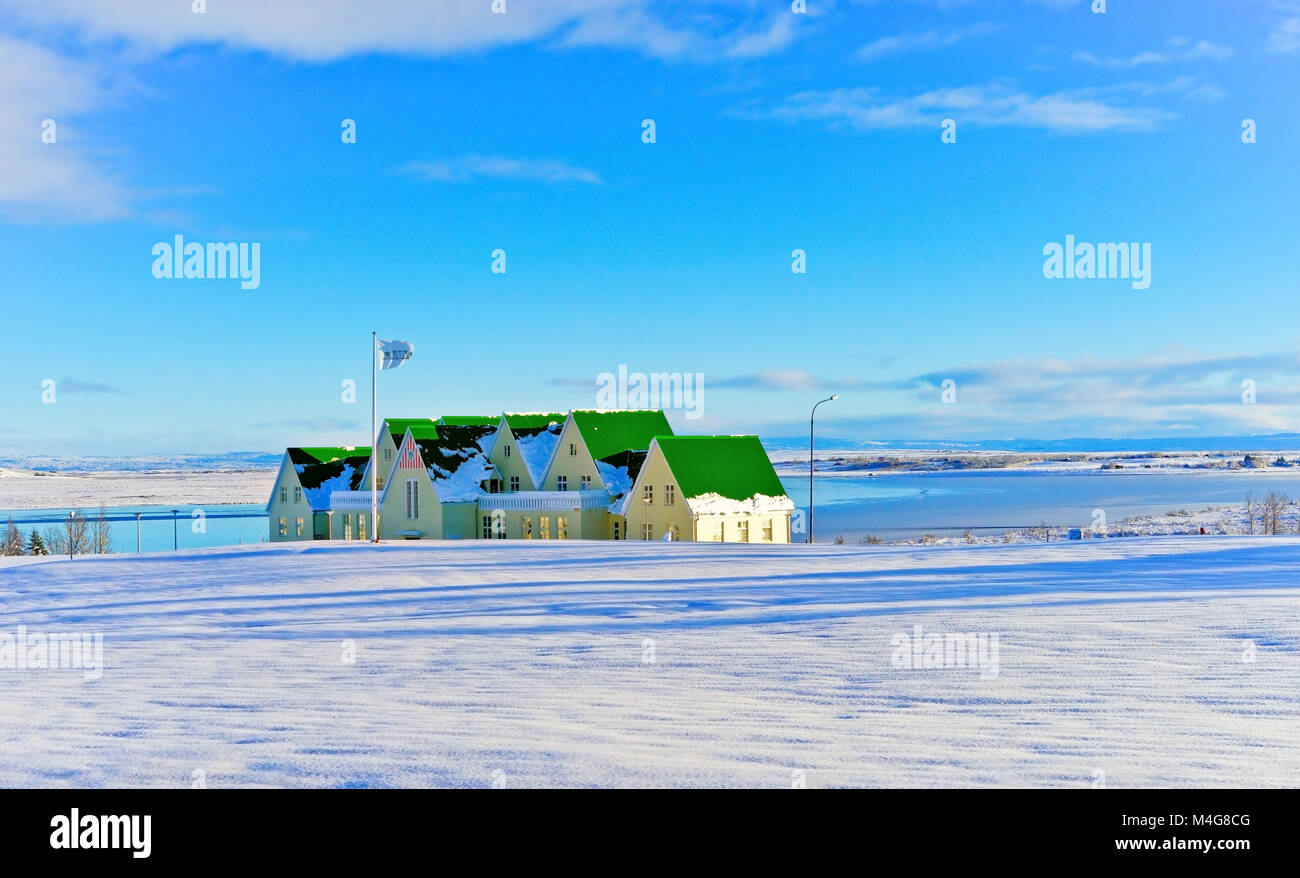 Blick auf die schneebedeckten Plateaus im Winter in Island. Stockfoto
