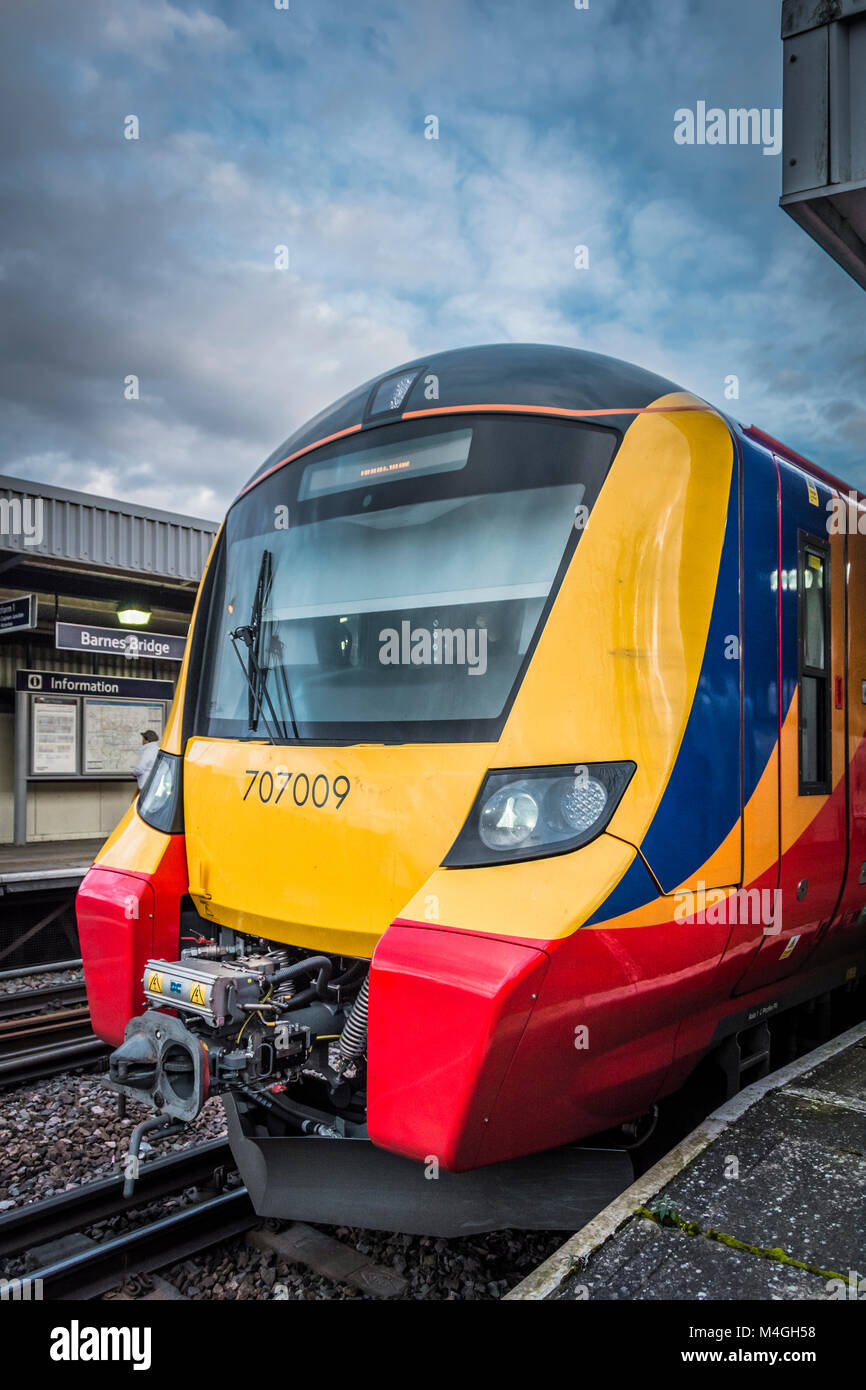 Zug der klasse 707 Fotos und Bildmaterial in hoher Auflösung Alamy