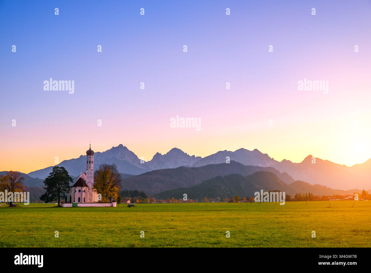 Schöne Aussicht St. Coloman Kirche in Oberbayern, Bayern, Deutschland Stockfoto