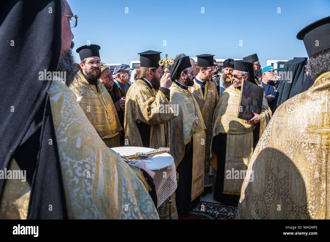 Die festliche Liturgie orthodoxe Priester beteiligt Stockfoto