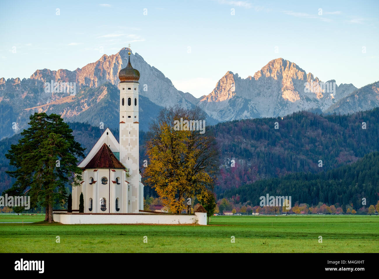 Schöne Aussicht St. Coloman Kirche in Oberbayern, Bayern, Deutschland Stockfoto