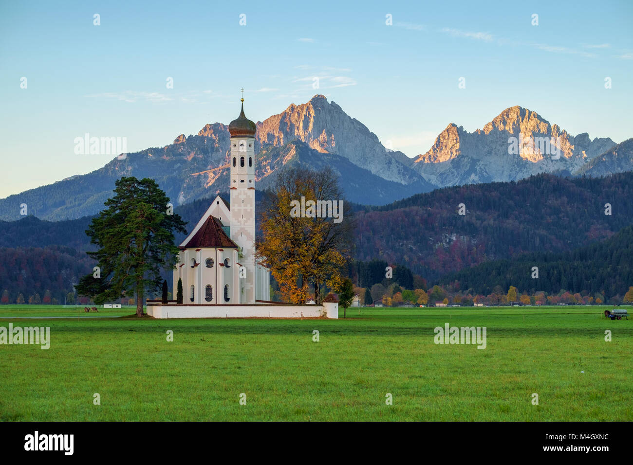Schöne Aussicht St. Coloman Kirche in Oberbayern, Bayern, Deutschland Stockfoto