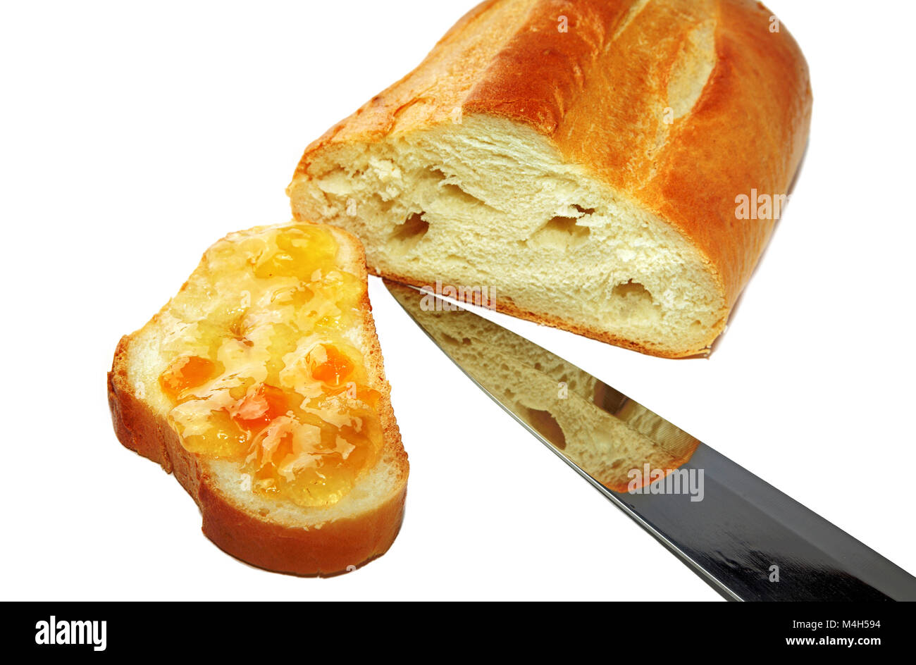 Scheibe Brot mit Marmelade und Messer Stockfoto