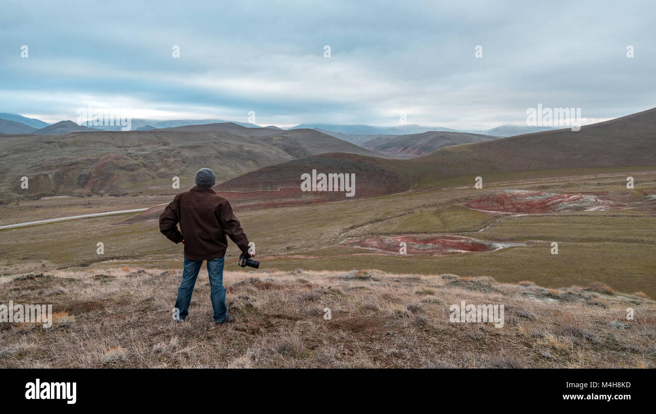 Natur Fotograf in roten Bergen Stockfoto