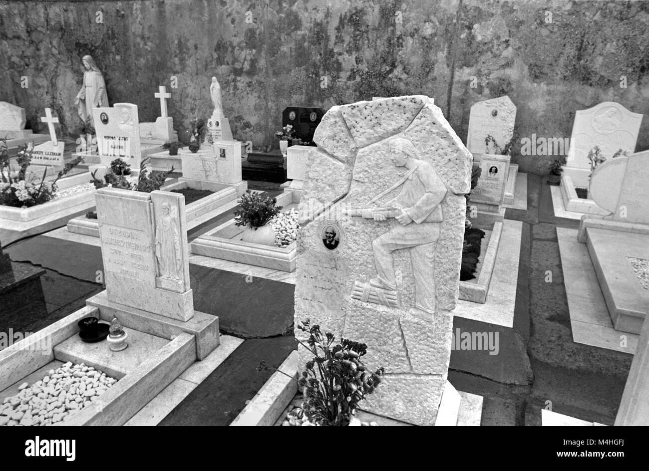 Gräber von Anarchisten auf dem Friedhof von Carrara (Italien, 1986) Stockfoto