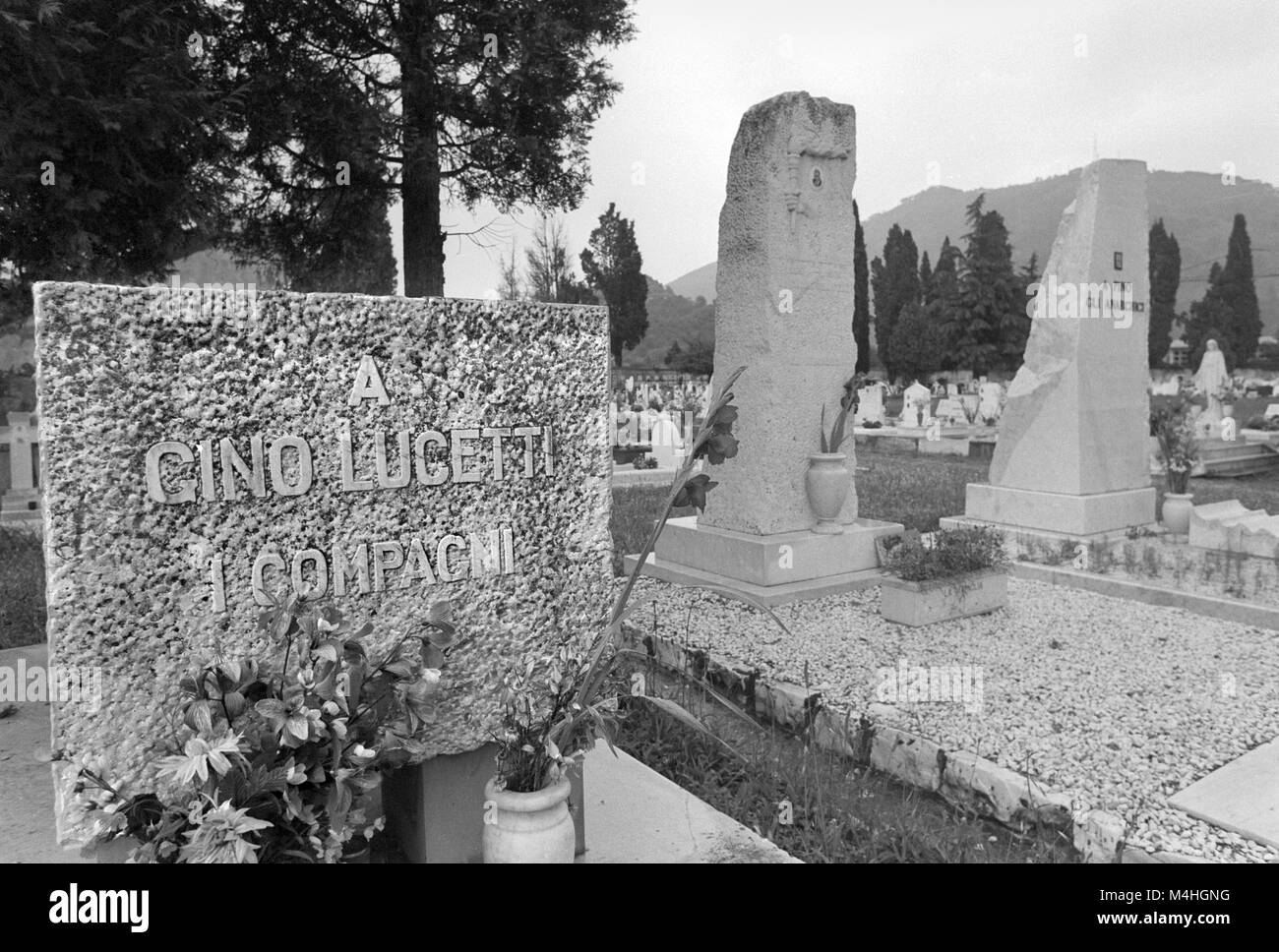 Gräber von Anarchisten auf dem Friedhof von Carrara (Italien, 1986) Stockfoto