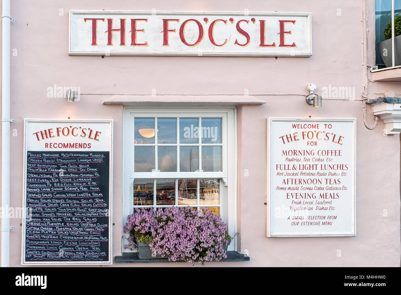 PADSTOW, CORNWALL, Großbritannien - 12. JUNI 2009: Außenansicht des Pretty Restaurant - The Fo'c's'le Stockfoto