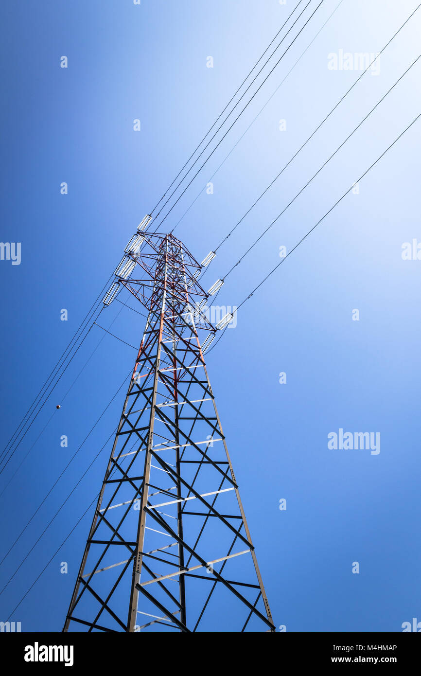 Teil Der Elektrischen Freileitung Elektrische freileitung -Fotos und -Bildmaterial in hoher Auflösung – Alamy