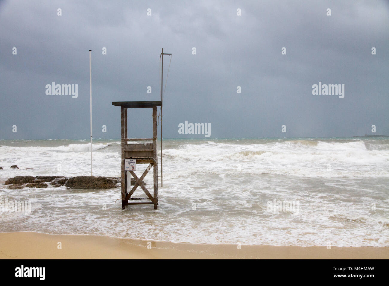 Mallorca Beach im Winter unter schweren Sturm, Cala Mayor entfernt liegt. Stockfoto