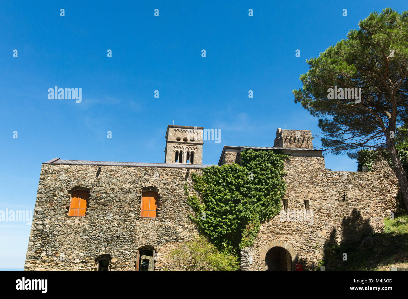 Alte Kloster Sant Pere de Rodes im Nationalpark von Cap de Creus genannt, an der Costa Brava in Katalonien, Spanien. Stockfoto