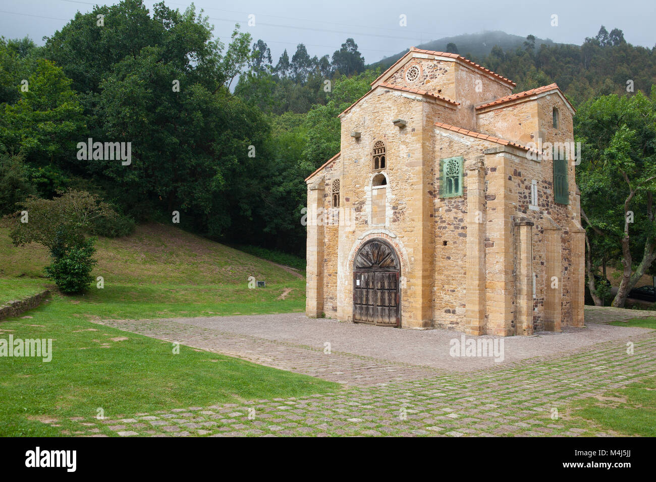 Blick auf die Kirche von San Miguel de Lillo, Oviedo, Asturien, Spanien Stockfoto