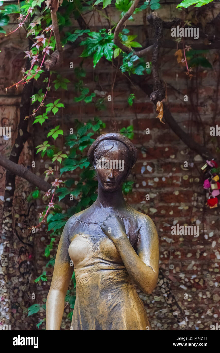 Statue der Julia in Ihrem Haus Hinterhof in Verona Italien Stockfoto