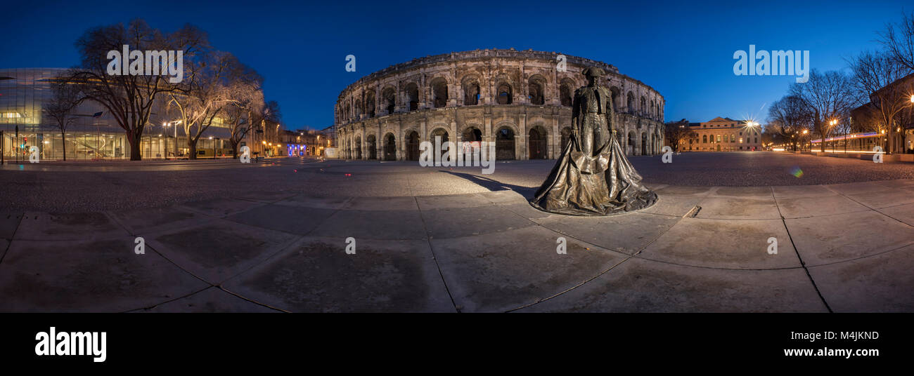 Nîmes, die Arena in der Morgendämmerung Stockfoto