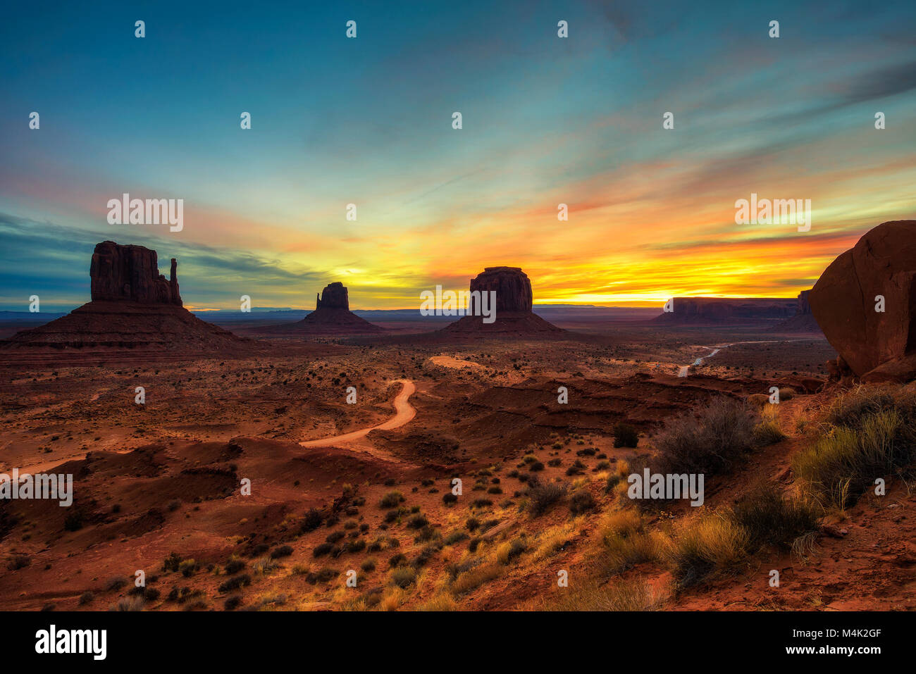 Sonnenaufgang über dem Monument Valley, Arizona, USA Stockfoto