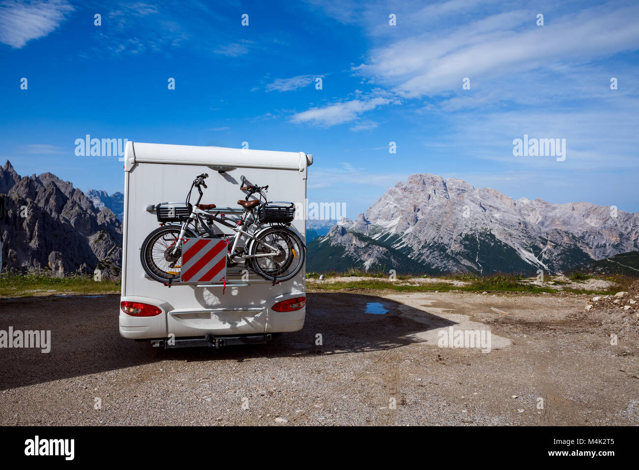 Familie Urlaub Reisen, Urlaub im Reisemobil, VR Caravan Auto Urlaub. Schöne Natur Italien Natur Alpen. Nationalpark Tre Ci Stockfoto