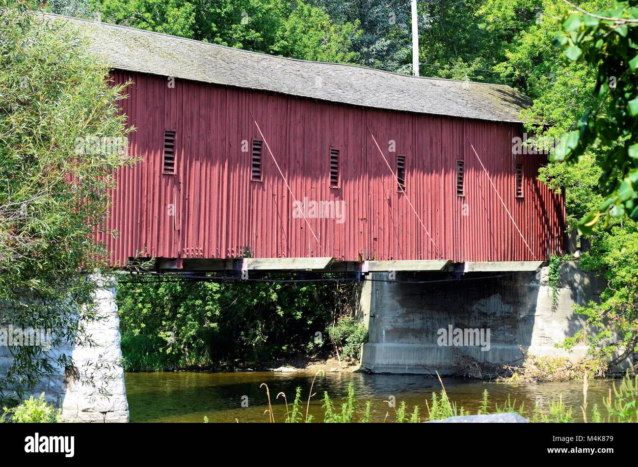 Diese Brücke ist die älteste Brücke in Kanada. Es ist in New Delhi, Ontario. Stockfoto