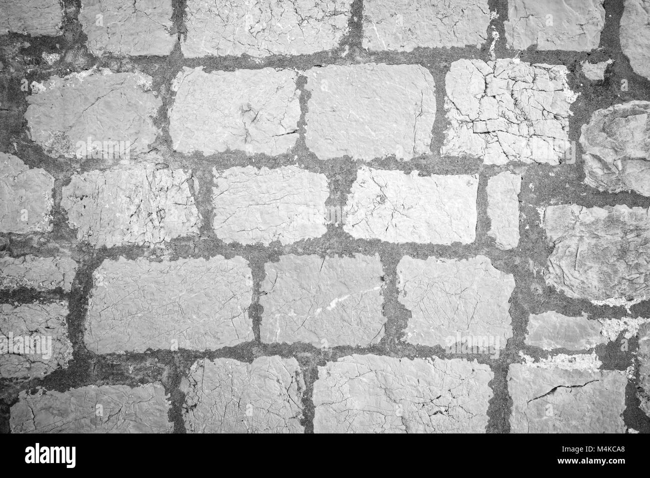 Alte und alte Mauer Textur Hintergrund in Schwarz und Weiß mit Vignettierung. Stockfoto