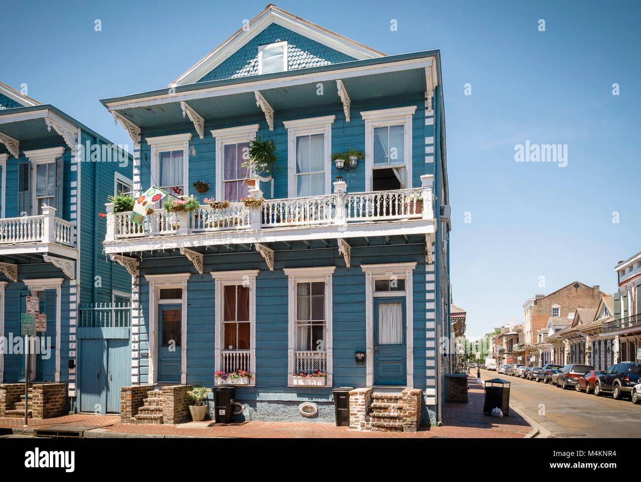 Historische blaue Häuser im Französischen Viertel (Vieux Carre), New Orleans, Louisiana, USA. Stockfoto