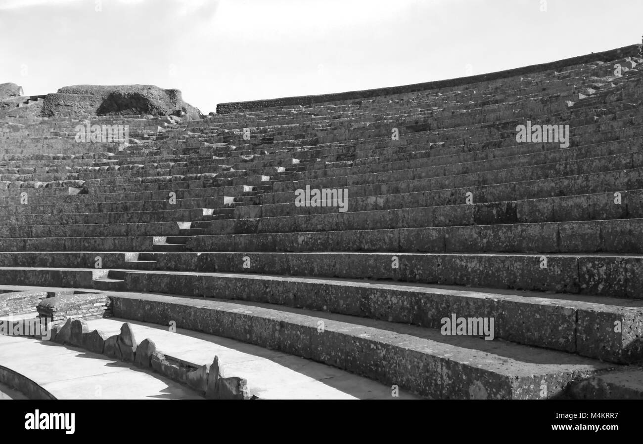 Ruinen von Ostia Antica: Blick auf das Amphitheater. Stockfoto