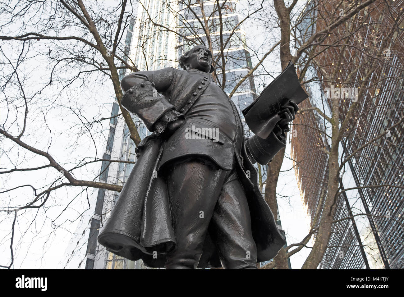 Die 1988 Bronzestatue des 18. Jahrhunderts radikale Journalist und Politiker John Wilkes von Bildhauer James Butler, neue fetter Lane, London, England Stockfoto
