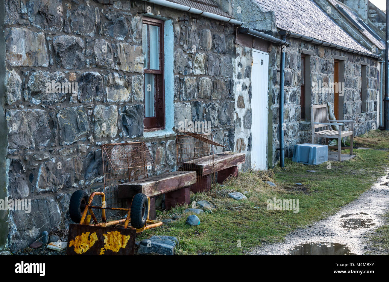 Alte, aus Stein gebauten Hütten im Dorf am Meer picturesuqe Crovie, Aberdeenshire, Schottland, Großbritannien Stockfoto