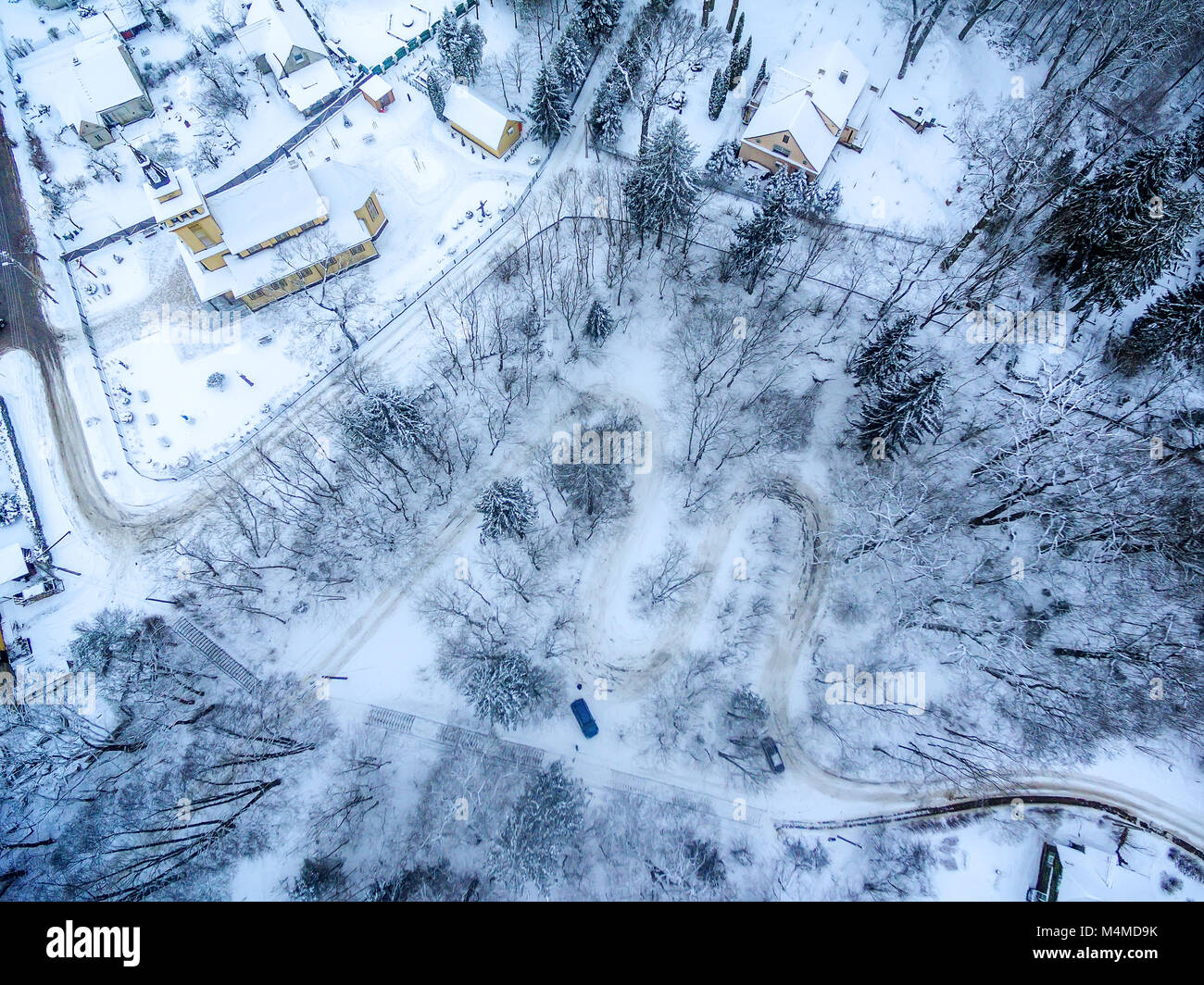 Winter in Vilnius Litauen: Luftaufnahme von Tuputiskes Seprentine Straße Stockfoto
