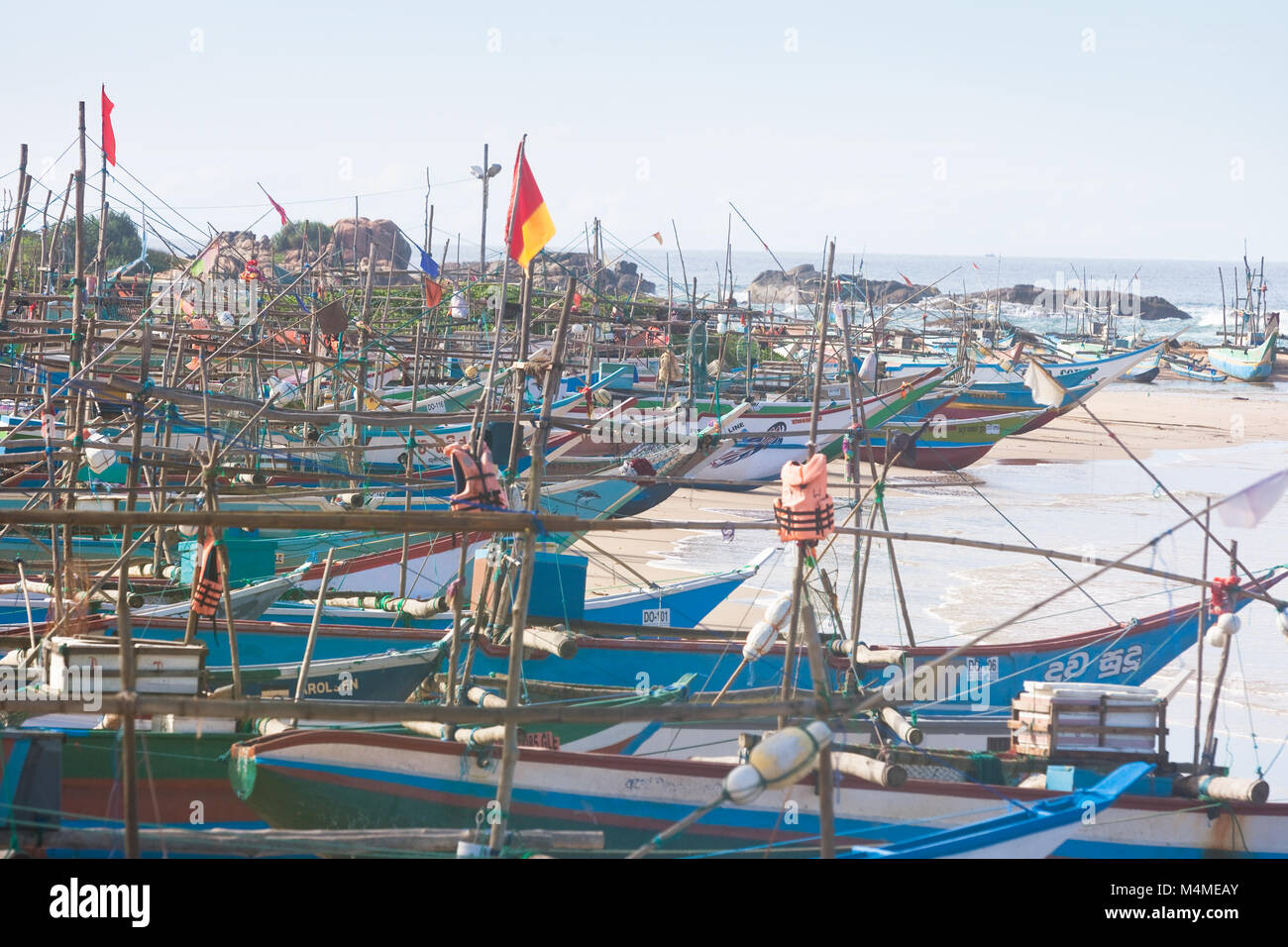 Sri Lanka, Asien, Dodanduwa - Mehrere Boote an den natürlichen Hafen von dodanduwa Stockfoto
