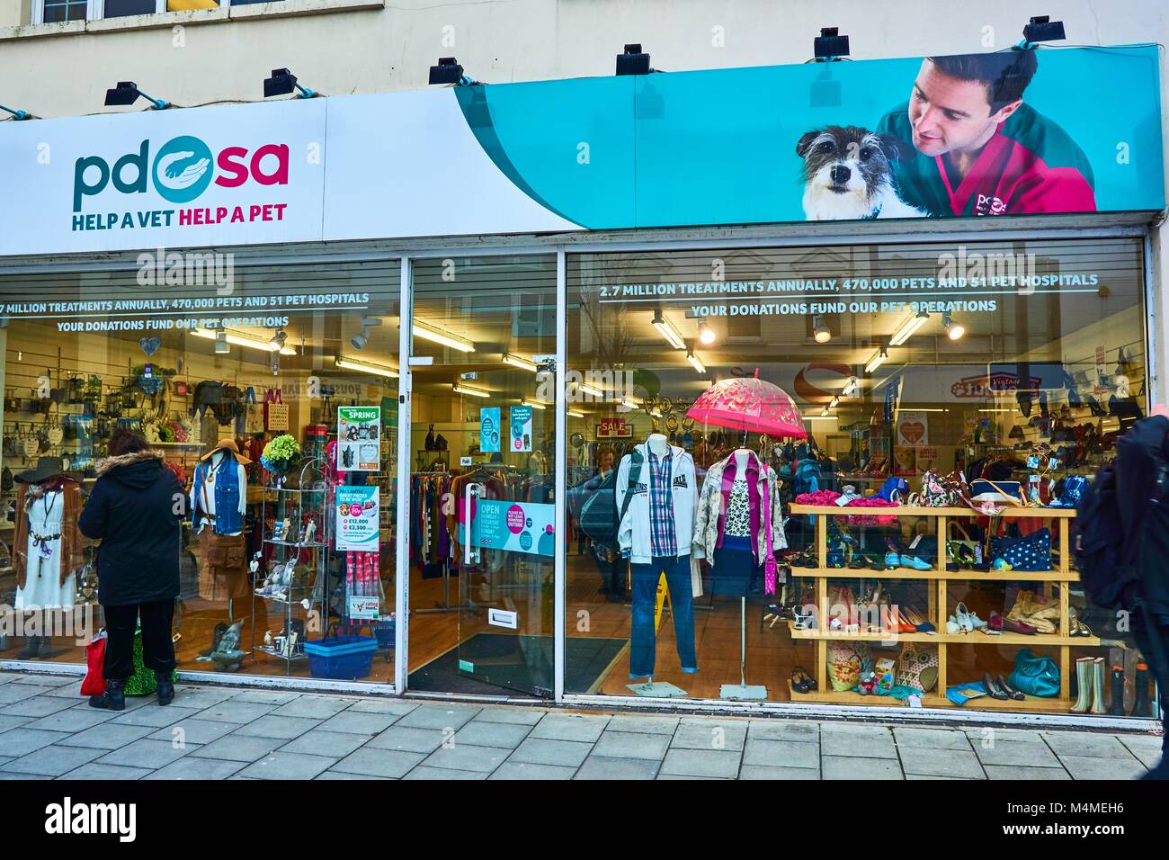 PDSA Charity Shop in Brighton, England hilft Haustiere die Pflege, die sie benötigen Stockfoto