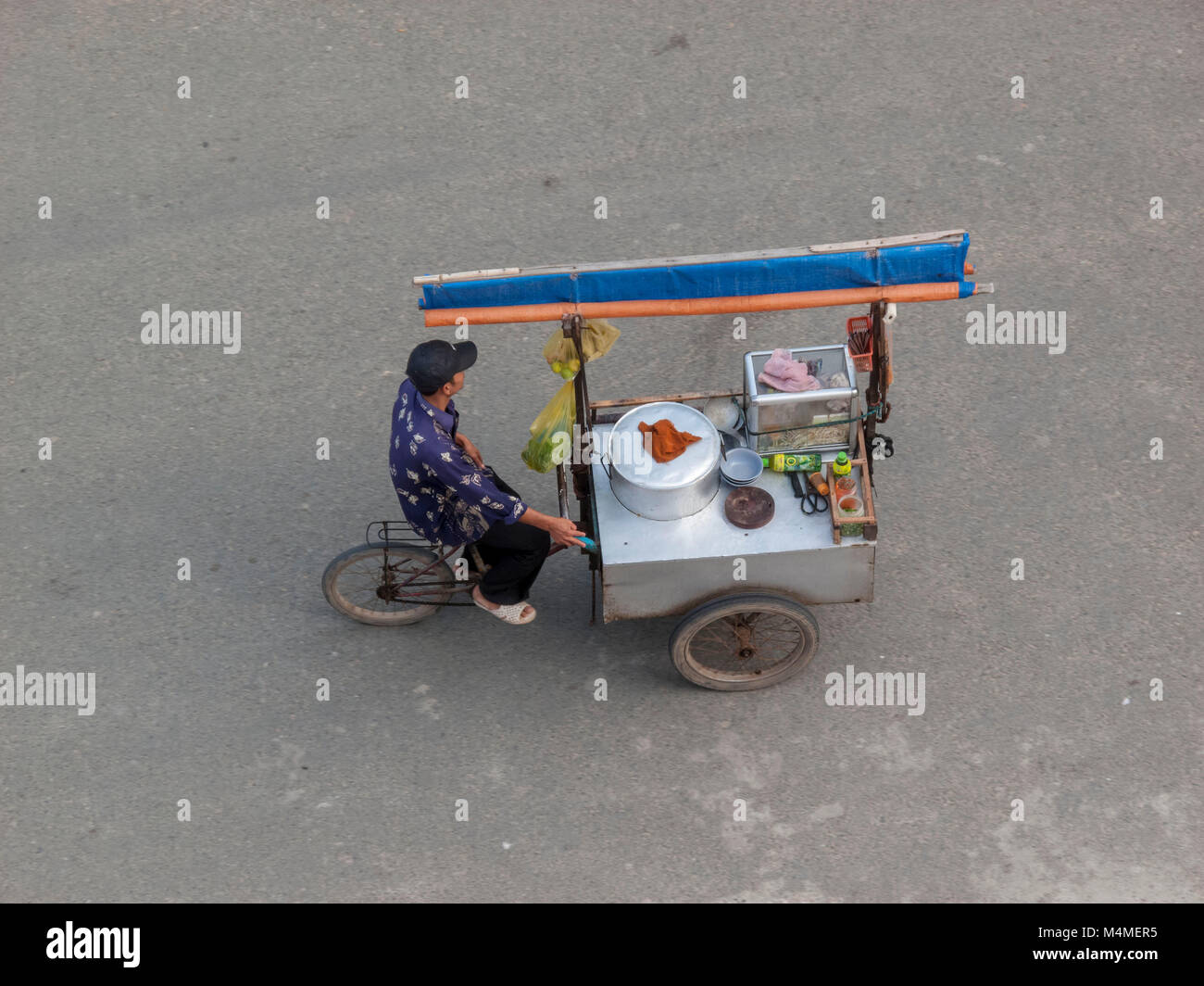 Straße Kaufmann Blick von oben in Saigon, Ho Chi Minh City, Vietnam Stockfoto