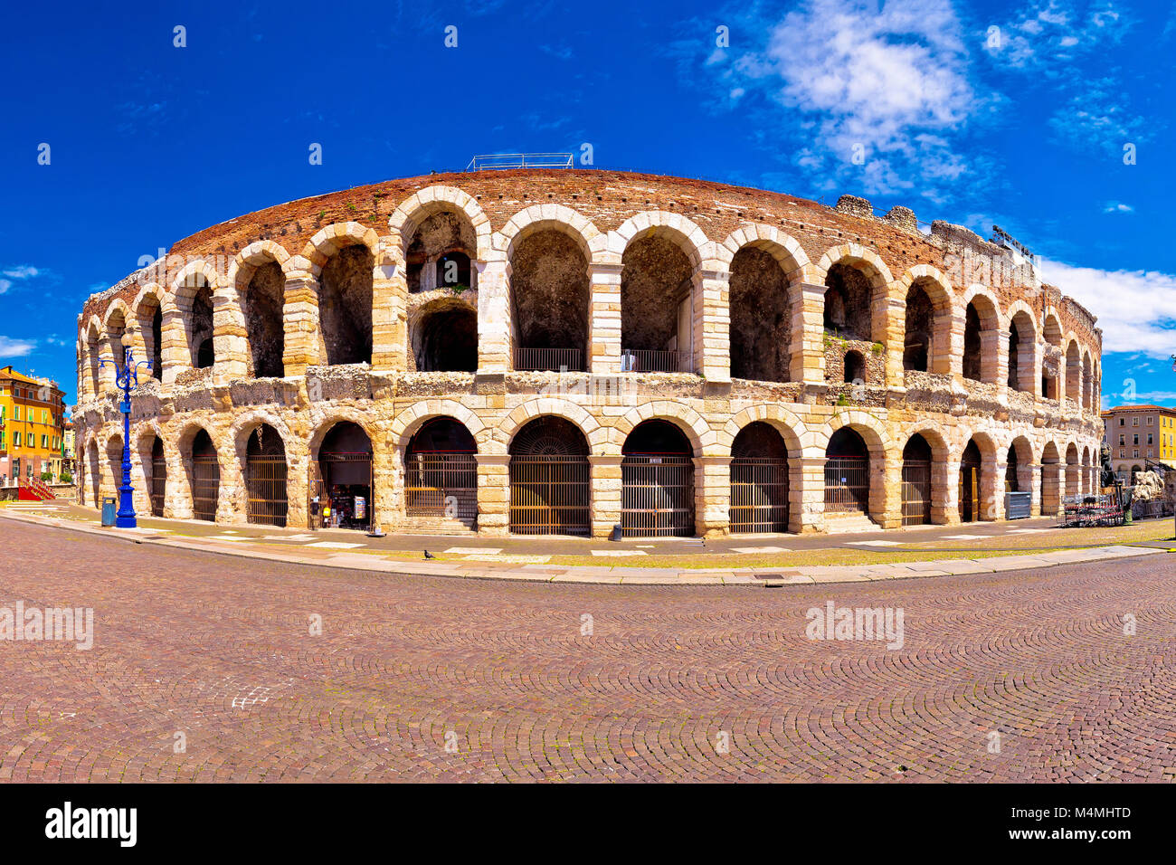Römischen Amphitheater Arena di Verona und der Piazza Bra square Panoramablick, Sehenswürdigkeiten in der Region Venetien, Italien Stockfoto