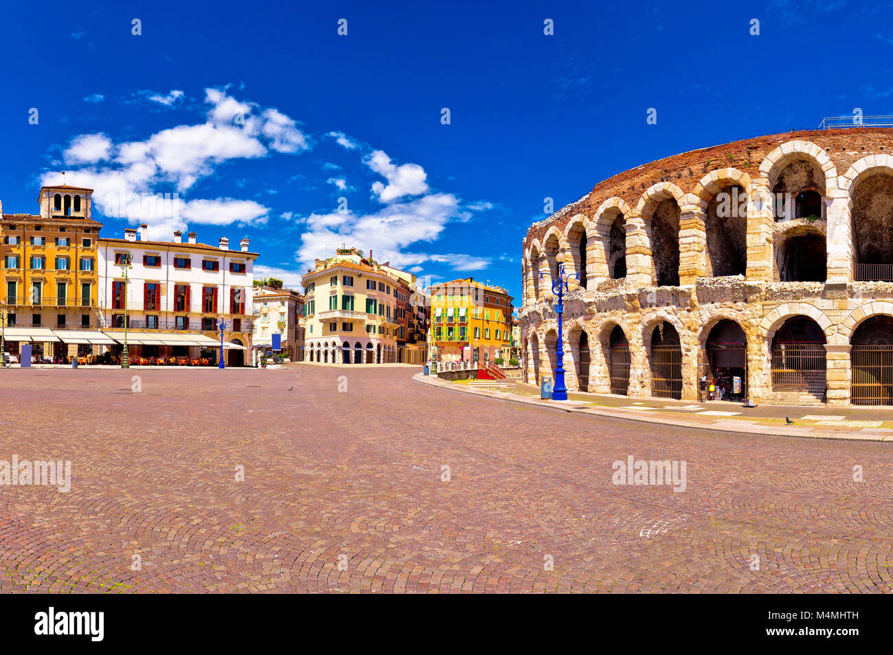 Römischen Amphitheater Arena di Verona und der Piazza Bra square Panoramablick, Sehenswürdigkeiten in der Region Venetien, Italien Stockfoto